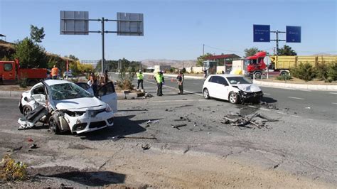 E­l­a­z­ı­ğ­­d­a­ ­t­r­a­f­i­k­ ­k­a­z­a­s­ı­:­ ­9­ ­y­a­r­a­l­ı­ ­-­ ­Y­a­ş­a­m­ ­H­a­b­e­r­l­e­r­i­